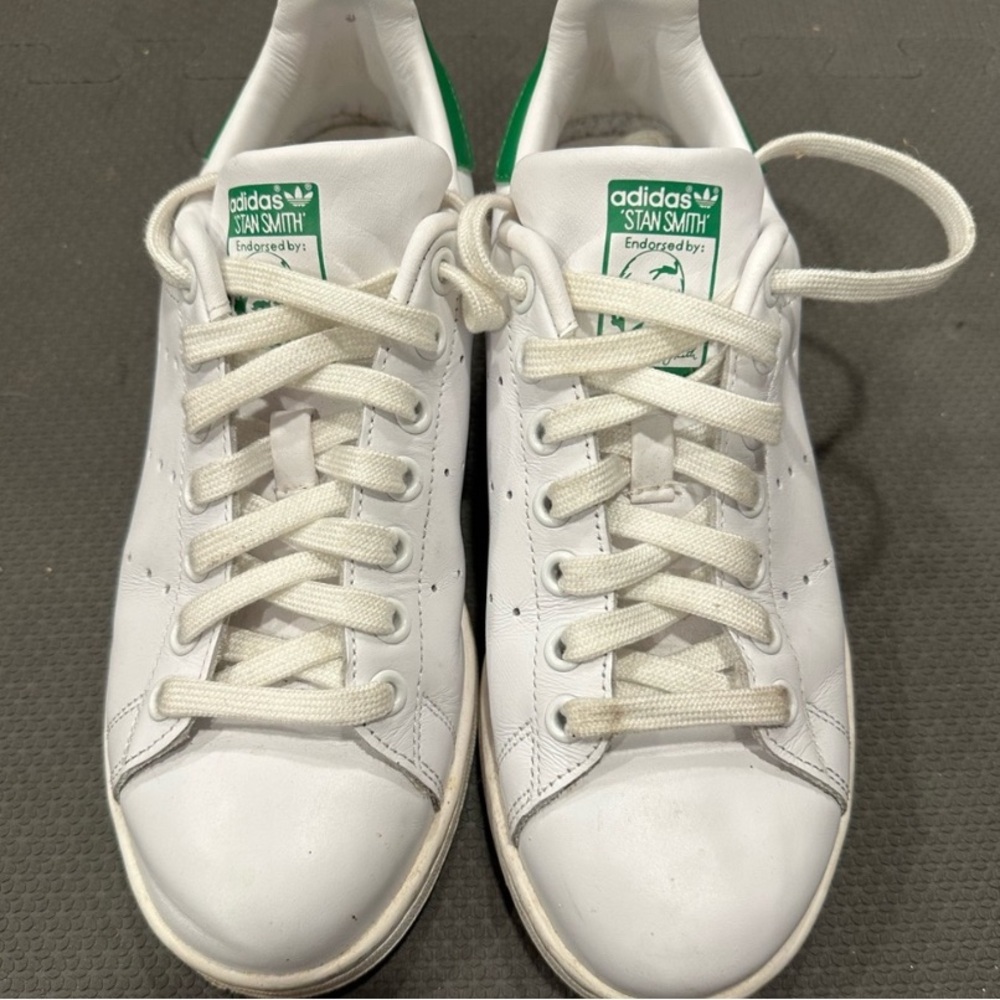 Adidas Stan Smith White with Green Highlight Women’s  Size 6 Tennis Shoes